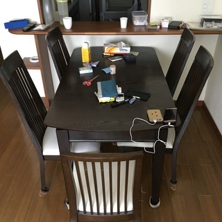 ダイニングテーブル　差し上げます