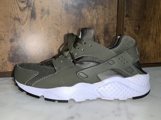 Nike Air Huarache、レディース、グリーン.         NIKE AIR HUARACHE, WOMEN, GREEN.