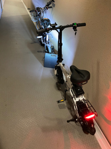 新品 フル電動自転車(アクセル付き) 海外輸入限定１台ホワイト