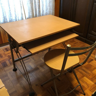 パソコンデスクの画像