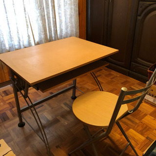 パソコンデスクの画像