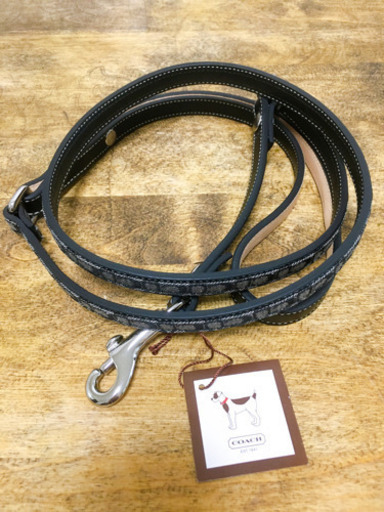 未使用品　COACH小型犬用　首輪２つ　リード1本　箱付