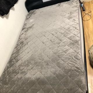 ロータイプのセミダブルベッドです！