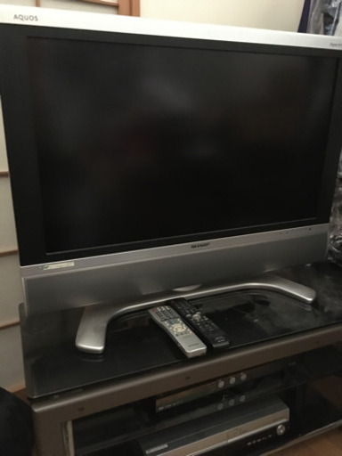 DVDデッキと棚（テレビ台）
