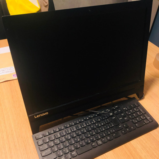 Lenovo デスクトップモニターとキーボード