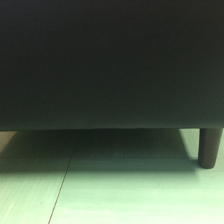 カリモクっぽいソファー　二人がけ　黒の画像