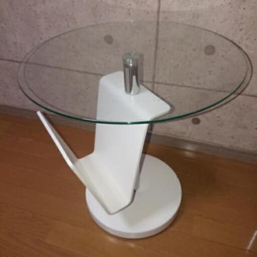 ガラステーブル白色