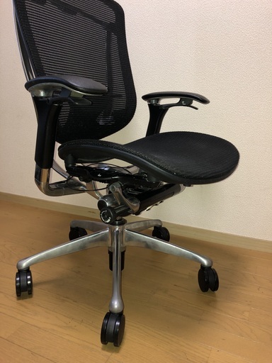 オカムラチェア　コンテッサ（ヘッドレスト付き）　