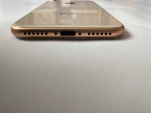 iPhone 8 Gold 64 GB au simロック解除済み