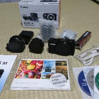 Canon EOS M ダブルレンズキット カメラの画像