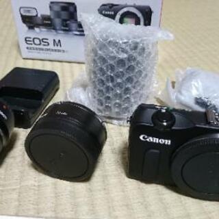 Canon EOS M ダブルレンズキット カメラの画像