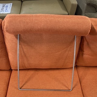 新品のカウチソファーです！山田店長が好きなオレンジ色！他にも15色