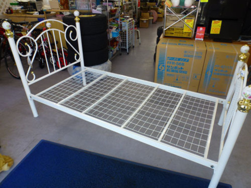 【乙女仕様】姫系シングルベッド 白 パイプベッド 枠のみ スチールフレーム ホワイト 寝具