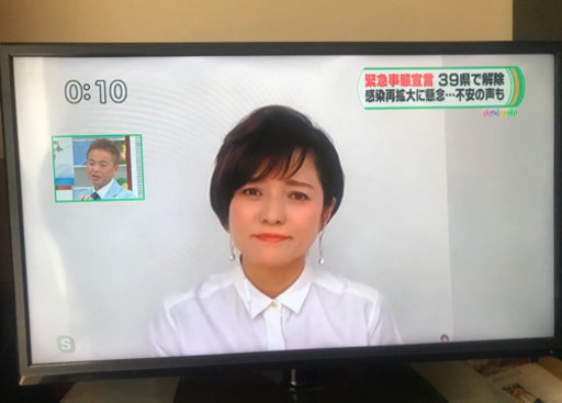 テレビ　40型