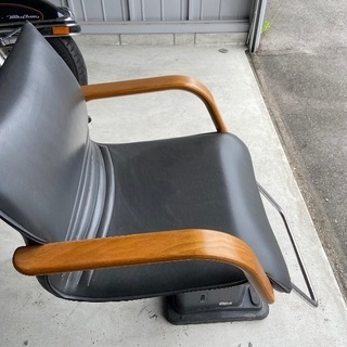 美容室　カット椅子　スタイリングチェアの画像