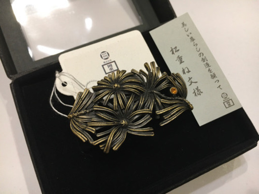 【新品未使用】岡重　帯留　松重ね文様