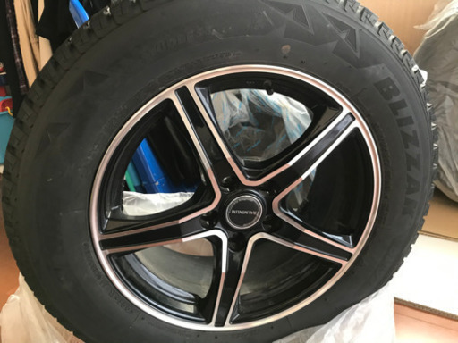スタッドレスタイヤ　17インチ　ホイール付き4本　SUV