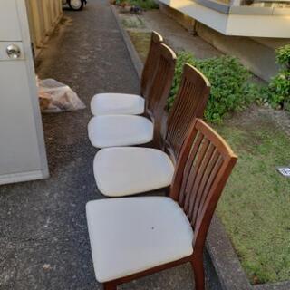ダイニングチェア４つ