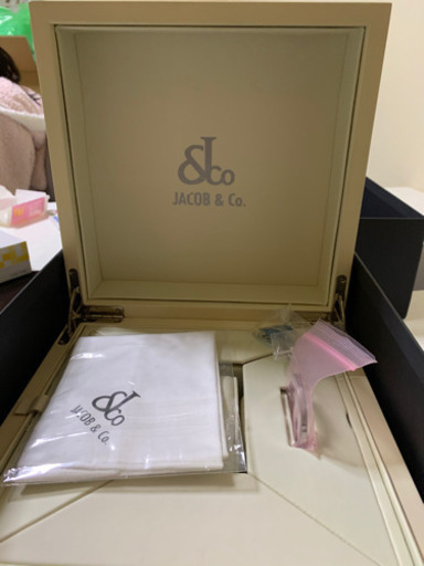 JACOB&CO、ジェイコブ ファイブタイムゾーン　ベゼル& パヴェダイヤ　メンズクォーツ（中古）腕時計