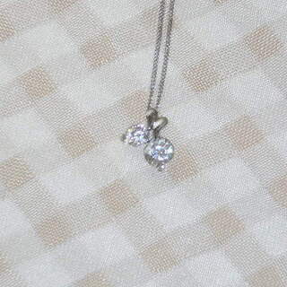 非売品　三菱ジュエリーフェア　銀製ツインネックレス　来場者特典　MJC　ジュエリーフェア限定オリジナルモデル　ダイヤ換算1.1ct相当!　キュービックジルコニア2石　チェーン長さ約45cm　トップ約13×10mm　さくらんぼ　チェリーの画像