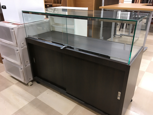 ロータイプ  鍵付キャスター付 ショーケース