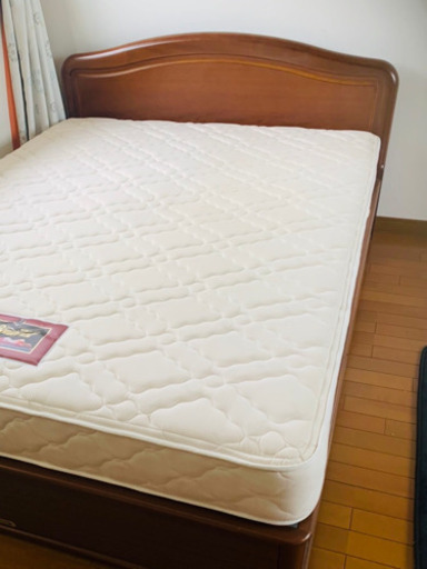 【シモンズ‼️】クィーンサイズのマットレスとベット