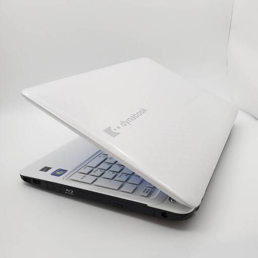 東芝 Corei7 メモリ8GB SSD250GB ノートパソコン  ホワイト