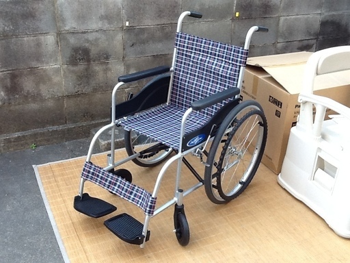 【介護用品】日進医療器の自走用車椅子 NEO-0 アルミ製・ノーパンクタイヤ 折りたたみできる
