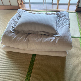 ダブルサイズの掛敷布団、枕、洗い替えカバーセットでの画像