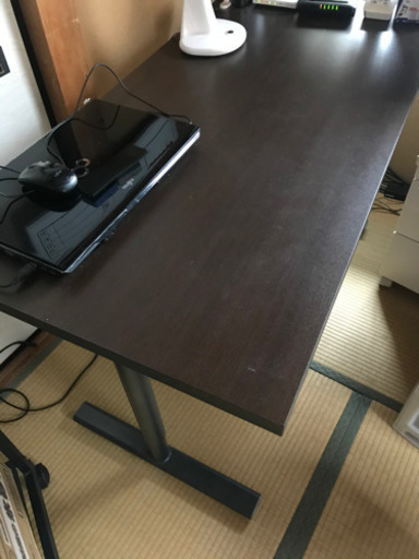 パソコンデスク引き取り決まりました。全ての方に返信できません
