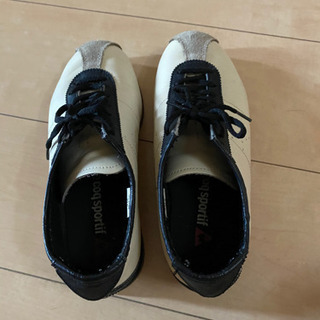 レコックスポルティフの皮革でできたスニーカーの画像