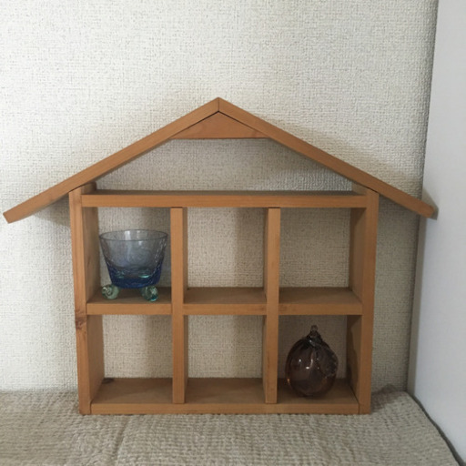 ハウス型　コレクション棚