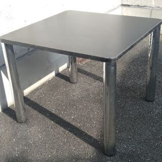 黒のダイニングテーブル