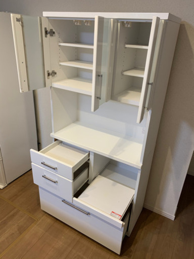 ニトリ　食器棚　キッチンボード　ホワイト  W880xD400xH1800mm NITORI (ニトリ) 家具 キッチンカウンター レンジボード 食器棚 ガラス 