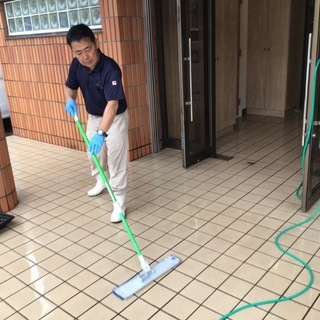 ◎濡れると危険な滑る床を、格安で、滑らない床に変身させます（見た...
