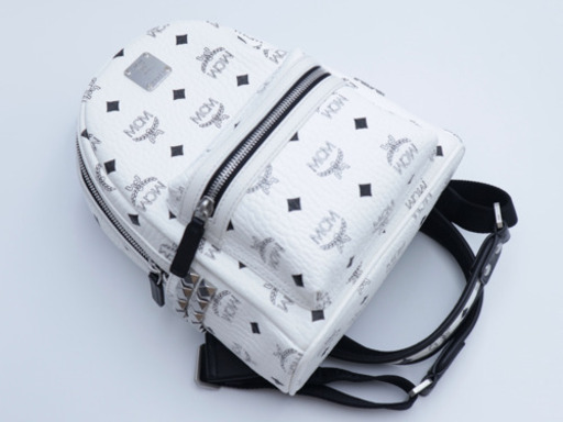 《MCM/エムシーエム スターク ヴィセトス バックパック》スタッズ Aランクホワイト