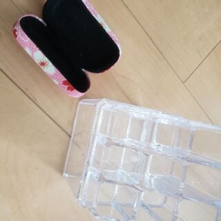ニトリ　コスメ収納ボックス＋おまけ小物入れ あげます！