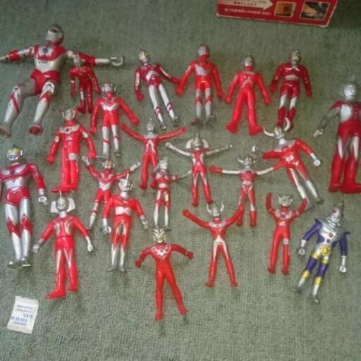 フィギュアウルトラマンヒーロー22体、