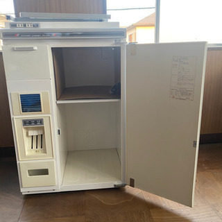 スライド棚付き収納庫米びつつき