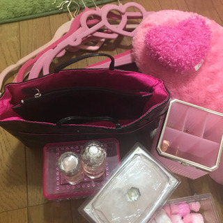 ピンク　ハンガー　クッション　インテリア雑貨等の画像