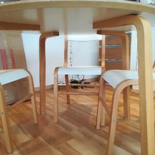 IKEAダイニングテーブルセットの画像