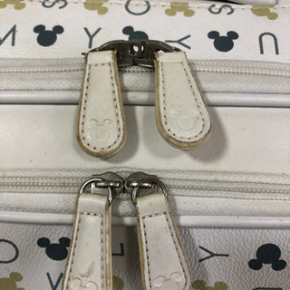 ミッキー柄　キャリーバックの画像