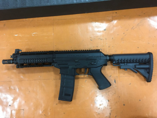 キングアームズ　SIG556 カービン　ショートモデル　ブローバック　電動ガン　マガジン6本付き