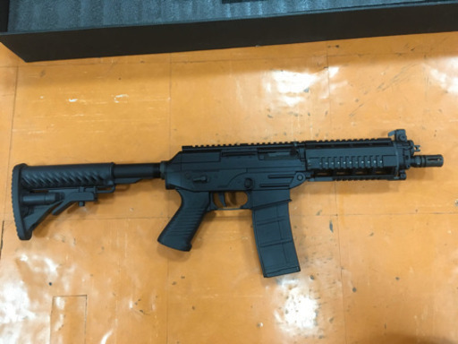 キングアームズ　SIG556 カービン　ショートモデル　ブローバック　電動ガン　マガジン6本付き