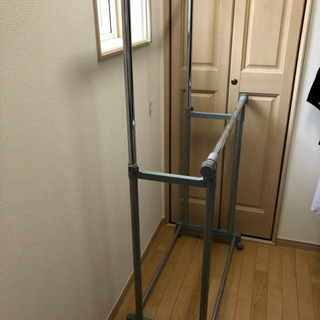 ハンガーラックの画像