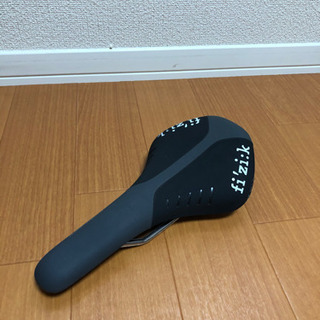 フィジーク サドル