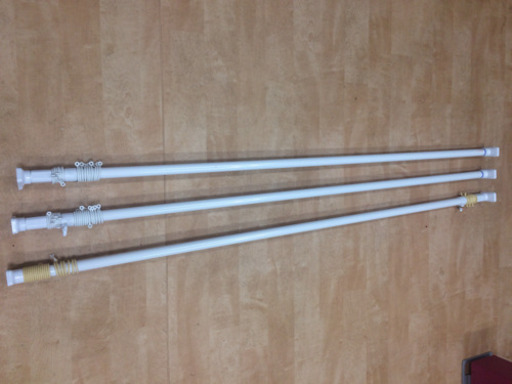 ★突っ張り棒: 3本 特大(170-280cm)// 2本 小(70-115cm)
