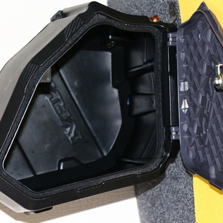 「ご成約済み」美品　中古　HONDA 純正 Navi110 ラゲッジボックス #81140-K74-900 【インドホンダ ナビ110】予備鍵有　豊中駅から徒歩10分程度の喫茶店前でお渡しです。一時間かけ丁寧に洗浄済　　半額以下！！の画像
