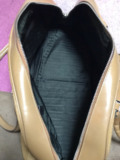 PRADA レザーハンドバッグ