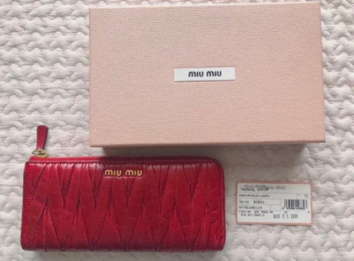 取引中   miumiu ミュウミュウ 長財布